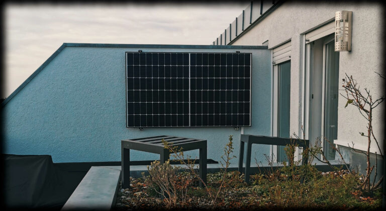 BV Reimann - 76185 Karlsruhe edvanture PVmini 300 mit 0,38 kWp x2 Montageort: Balkontrennwände Maisonette